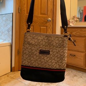 TOMMY SHOULDER PURSE :)